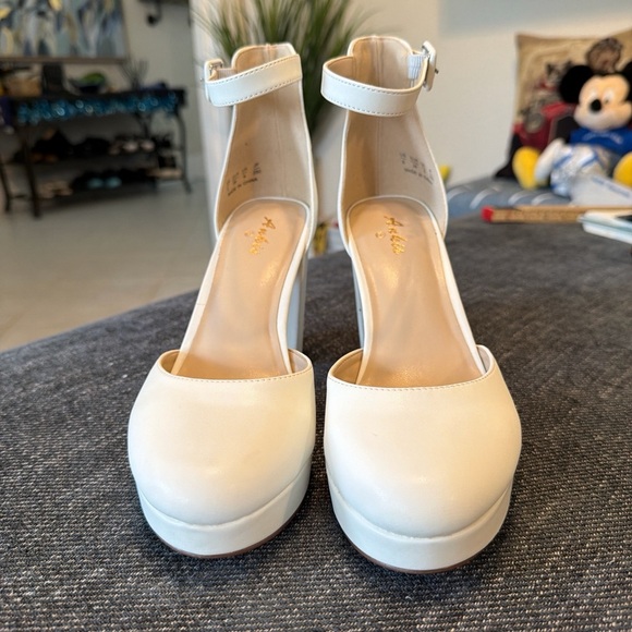 Ankis Elegant Off White Ankle Strap Platform Block 4 in Heels closed Toe Pump - Picture 2 of 7